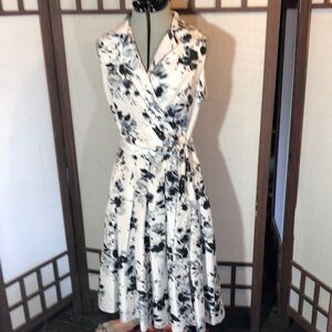 Jessica Howard faux wrap dress/black /grey floral on white print/12/sleeveless